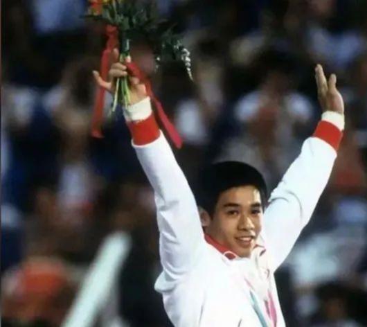 三破世界纪录，创造“中国高度”的跳高天才，却被寄刀片和吊绳(40)
