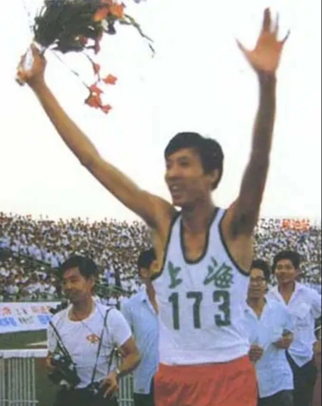 三破世界纪录，创造“中国高度”的跳高天才，却被寄刀片和吊绳(41)