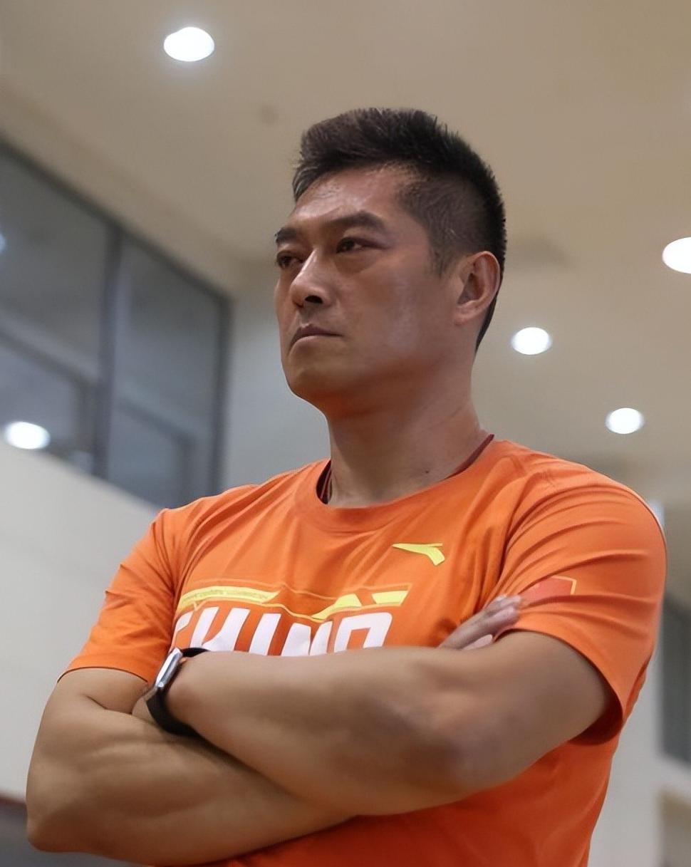 金牌教练于杰，他曾培养出了廖辉、吕小军和龙清泉三位奥运冠军(2)