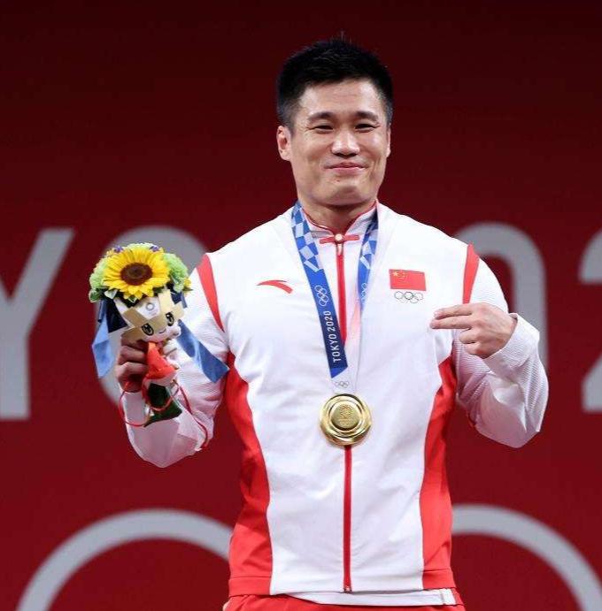 金牌教练于杰，他曾培养出了廖辉、吕小军和龙清泉三位奥运冠军(14)