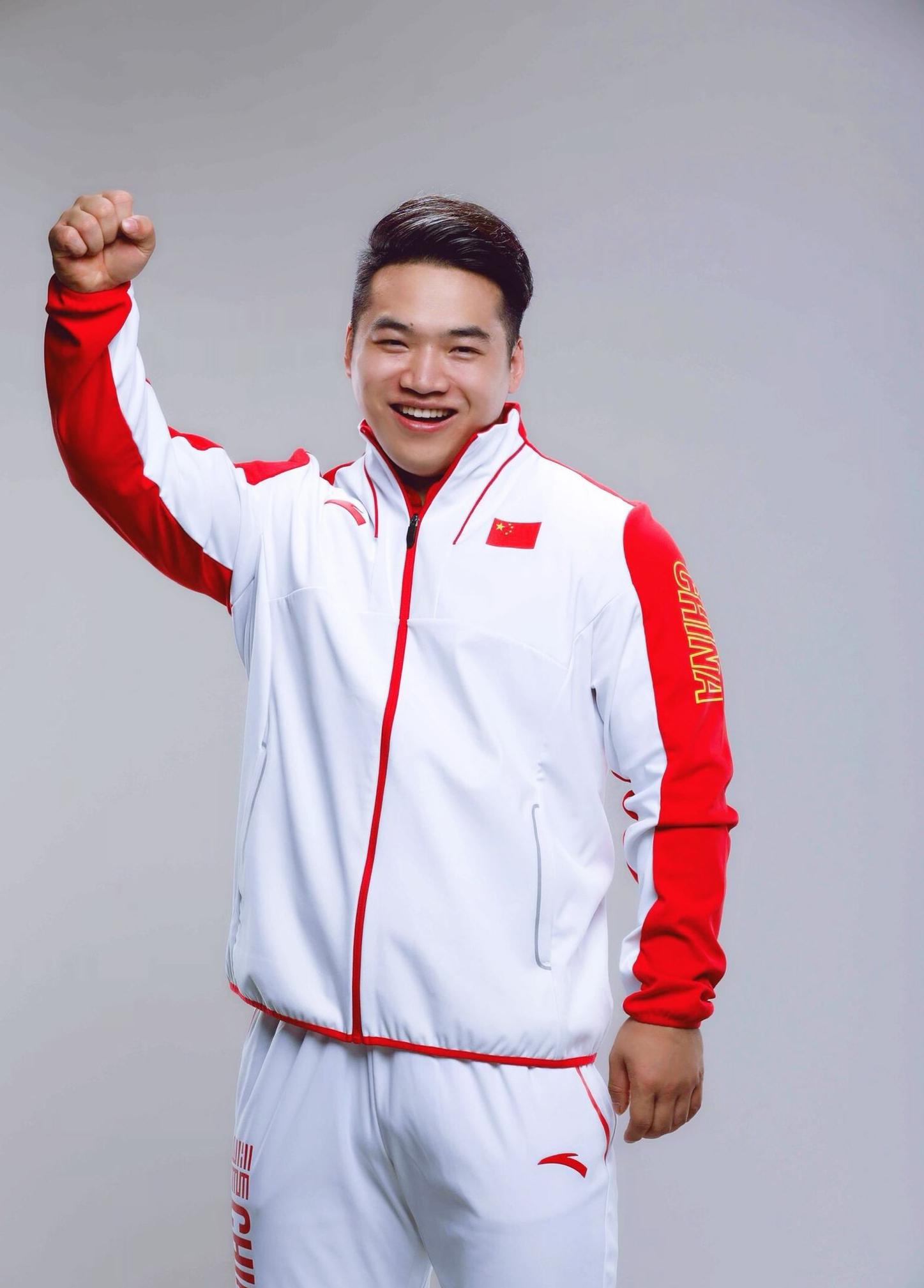 金牌教练于杰，他曾培养出了廖辉、吕小军和龙清泉三位奥运冠军(21)