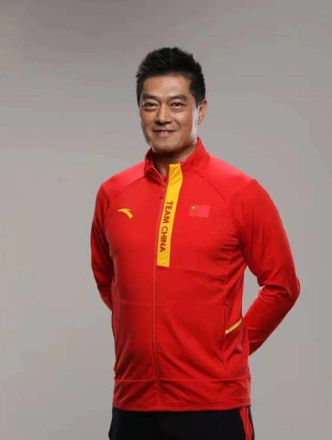 金牌教练于杰，他曾培养出了廖辉、吕小军和龙清泉三位奥运冠军(24)