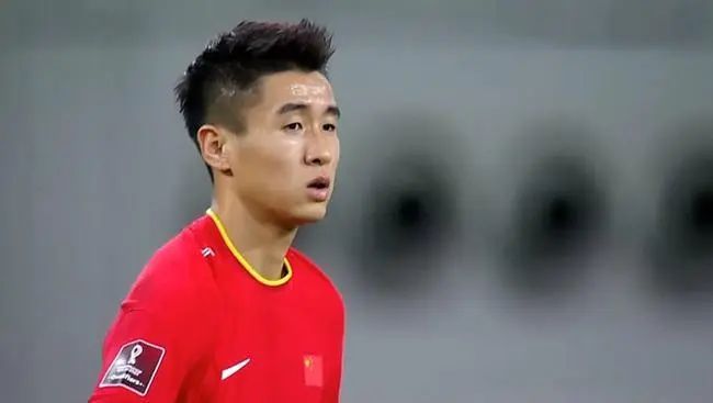 被粤媒称为中国第一前锋韦世豪为何新赛季一球未进？(3)