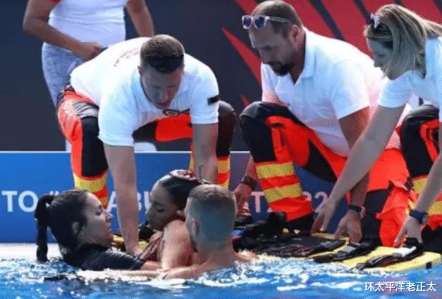 世锦赛突发意外！美国女选手昏迷溺水，救生员无动于衷，教练发火