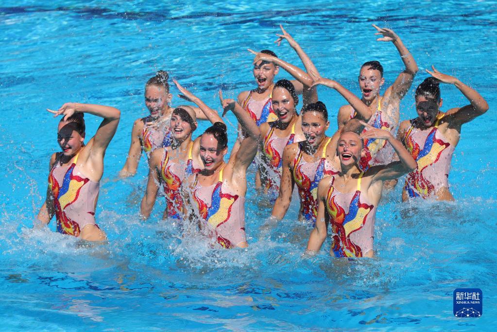 花样游泳世锦赛：乌克兰队集体托举决赛成功夺金(1)