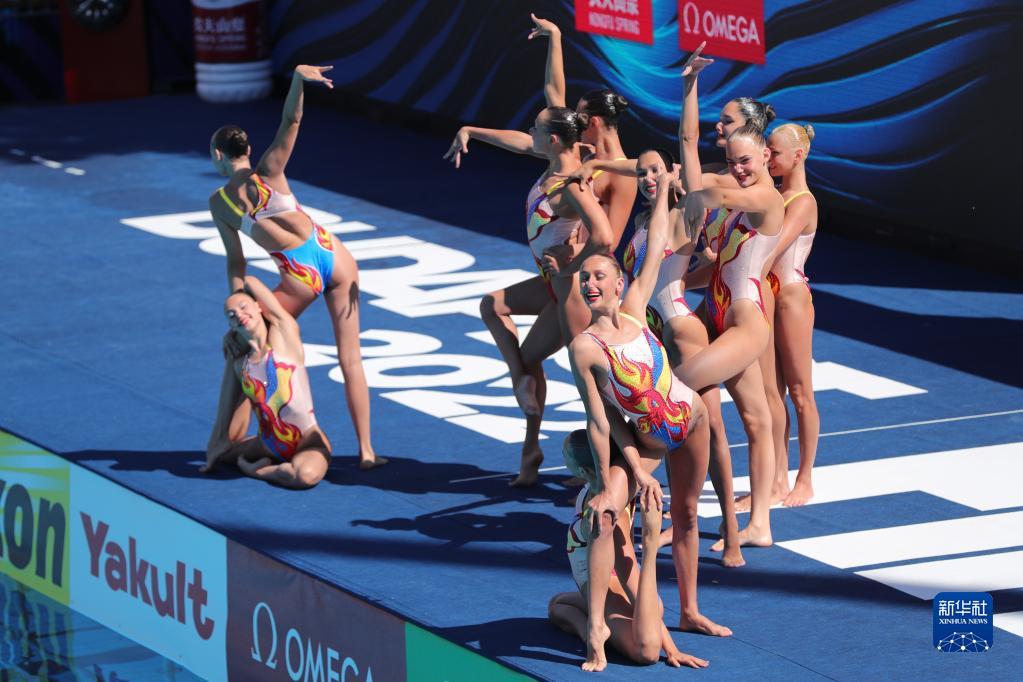花样游泳世锦赛：乌克兰队集体托举决赛成功夺金(2)