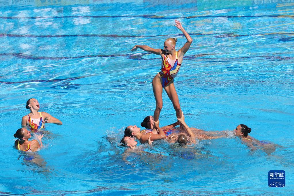 花样游泳世锦赛：乌克兰队集体托举决赛成功夺金(3)