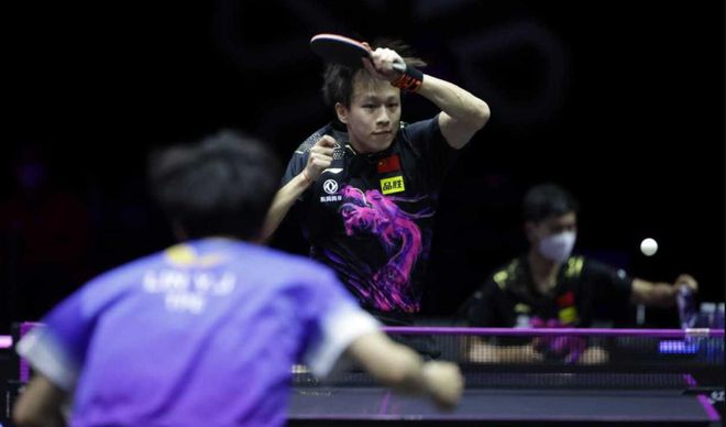 国乒世界冠军打疯了：林高远险胜林昀儒，上演绝境逆转，握拳怒吼(1)