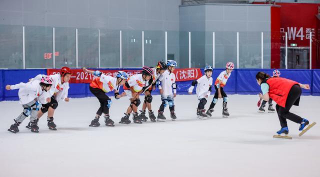 感受冰雪魅力 湖南省青少年冰上训练营圆满结营(1)