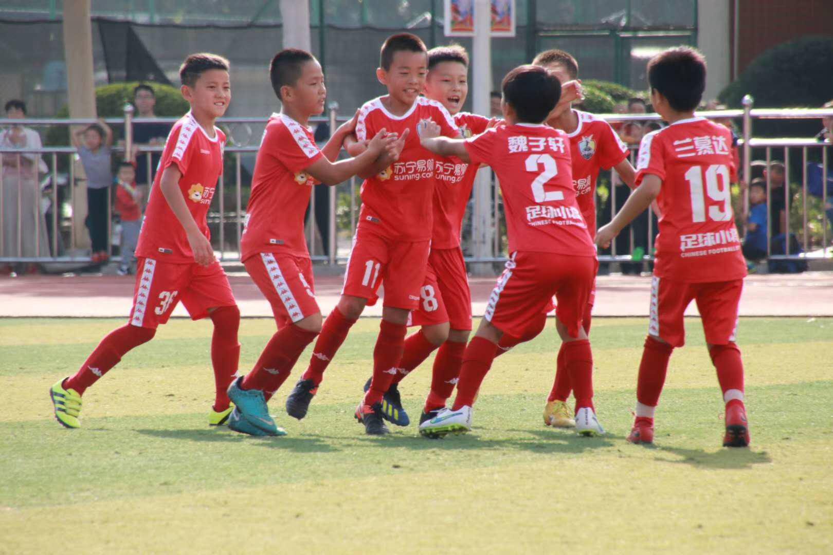 董路哭了，他的足球小将到了退役年龄，13岁之殇困扰中国足球