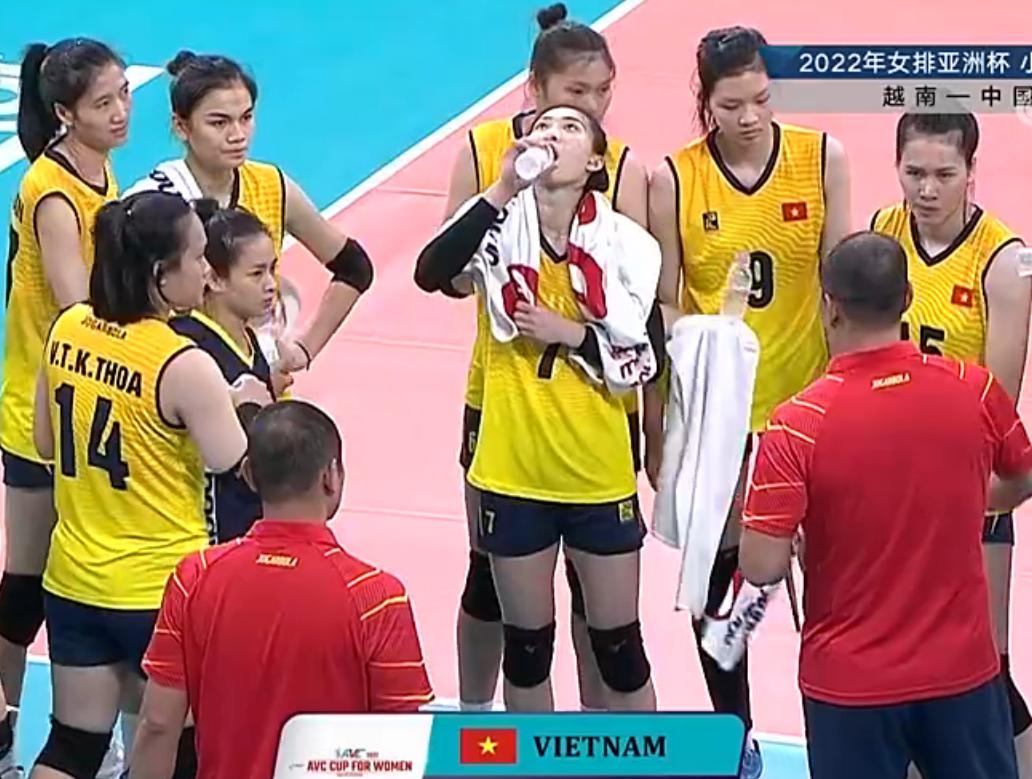 胡铭媛救主，中国女排3-2险胜越南，避免一次男足式的惨败(2)