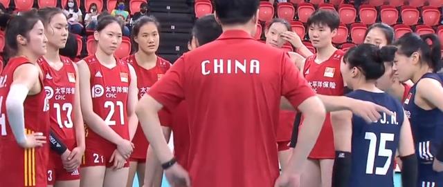 亚洲杯：中国女排拒绝爆冷3-2险胜越南，周页彤庄宇珊发威夺2连胜(1)