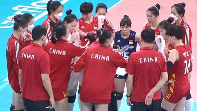 亚洲杯：中国女排拒绝爆冷3-2险胜越南，周页彤庄宇珊发威夺2连胜(3)