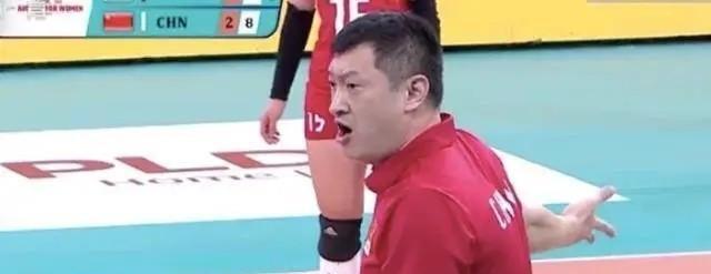 中国女排再获小组第一，反转来了！教练被骂无能，排协推卸责任？(4)