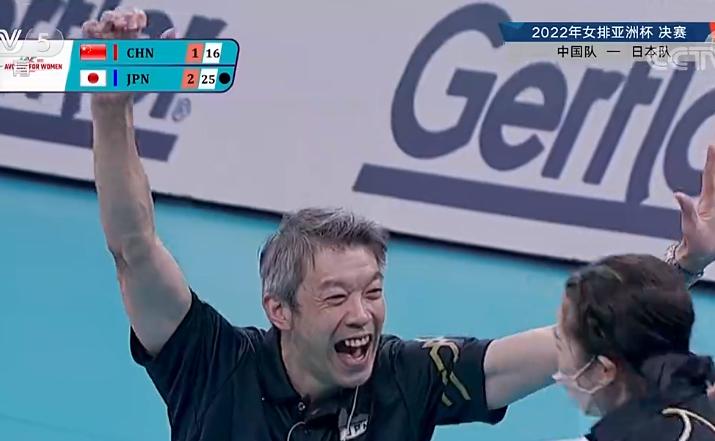 3-1！日本队终于夺冠，赛后疯狂庆祝！中国主帅落寞，3人入选最佳(1)