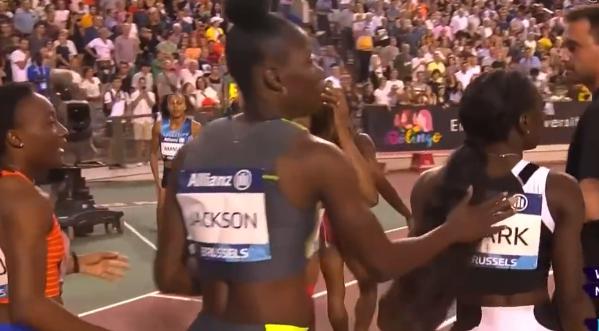 0.01秒优势夺冠！牙买加两大女飞人巅峰对决，杰克逊复仇弗雷泽(2)