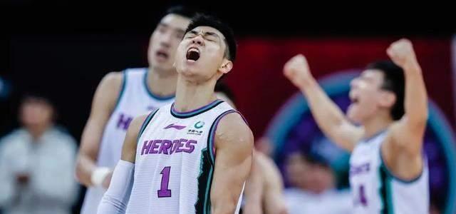 21分6助攻荣升篮球队副队长，新赛季助力王晗完成重返四强的梦想(5)