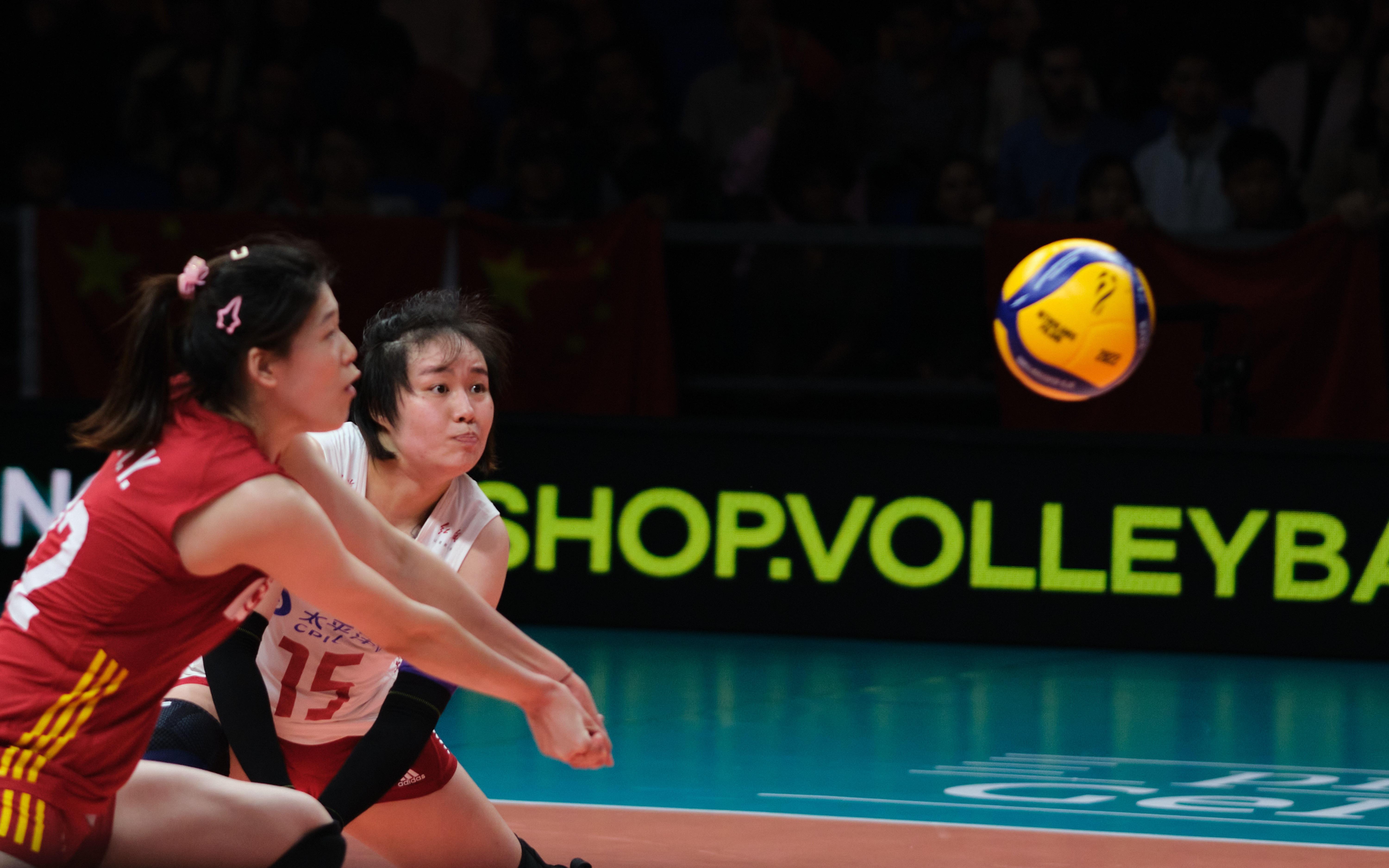 中国女排小组头名晋级16强，复赛面临重重挑战