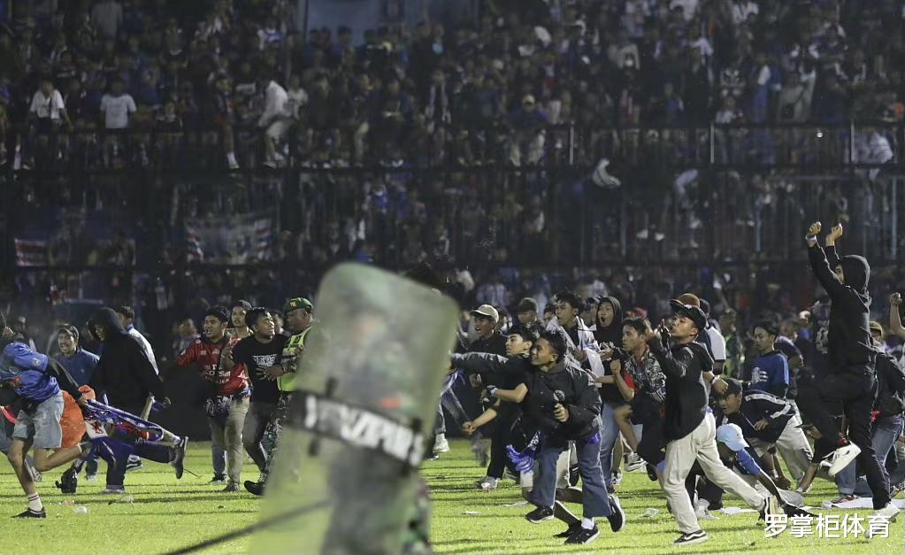 印尼体育场发生特大伤亡冲突！为何网友并不同情？两次屠杀华人(1)