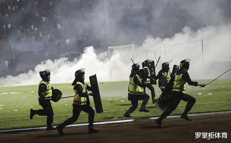 印尼体育场发生特大伤亡冲突！为何网友并不同情？两次屠杀华人(3)