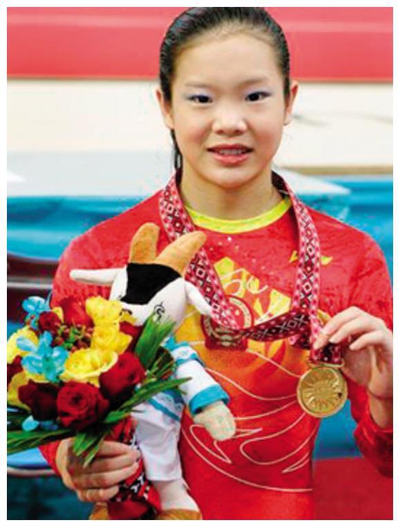 她17岁成奥运冠军，18岁便身材发福，网友：希望不要成下一个程菲(6)