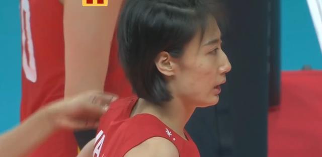 就差一点啊，中国女排24-26惜败，连救局点无缘逆转，埃格努太强(3)