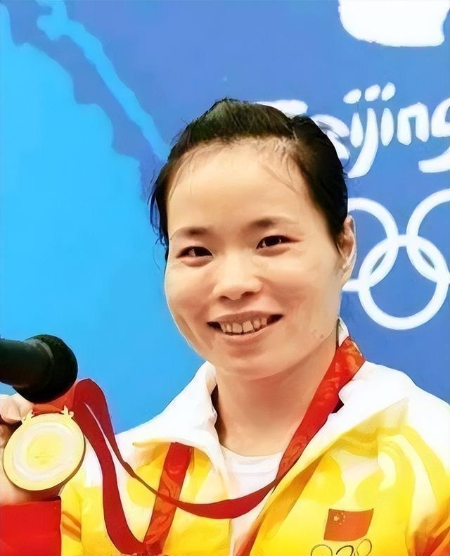 43岁奥运冠军陈艳青与64岁丈夫：他住她买的别墅，生的女儿跟她姓(6)
