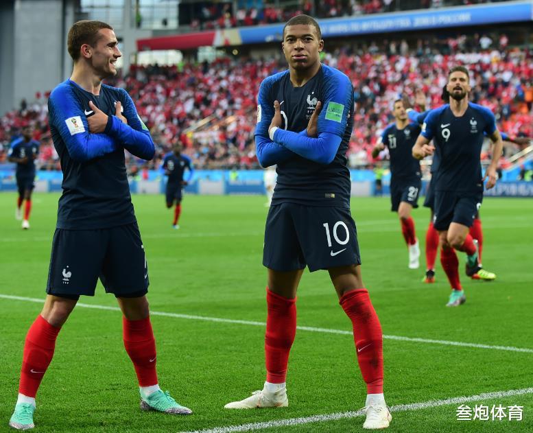 0-0，法国队笑了！FIFA第10爆冷，世界杯卫冕冠军2次倒在他们脚下(5)