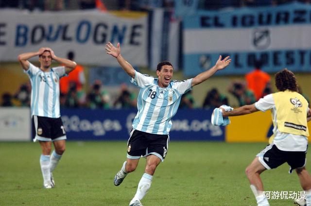 从过往的交锋情况来看，阿根廷队似乎总能压制“小快灵”的墨西哥队(3)