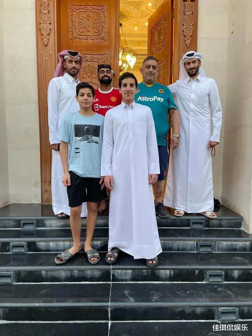 卡塔尔王子邀请球迷参观豪宅、共进午餐，享受超五星级待遇。网友：伙食很一般(3)