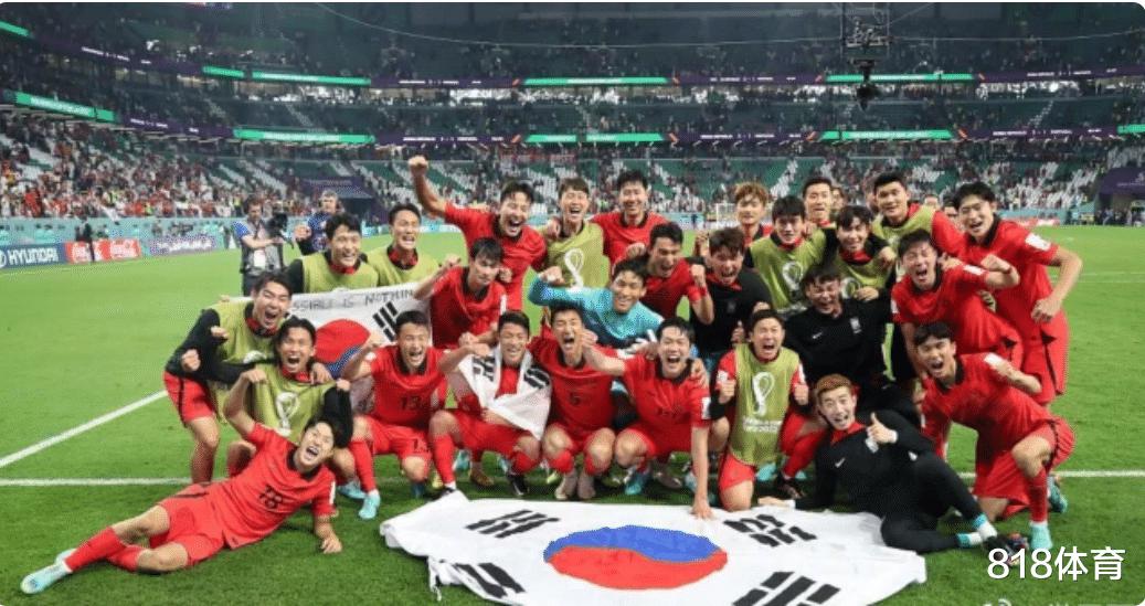 实惨! 韩国球员庆祝误踩太极旗被网暴: 你疯了吧! 丢人丢到全世界(2)
