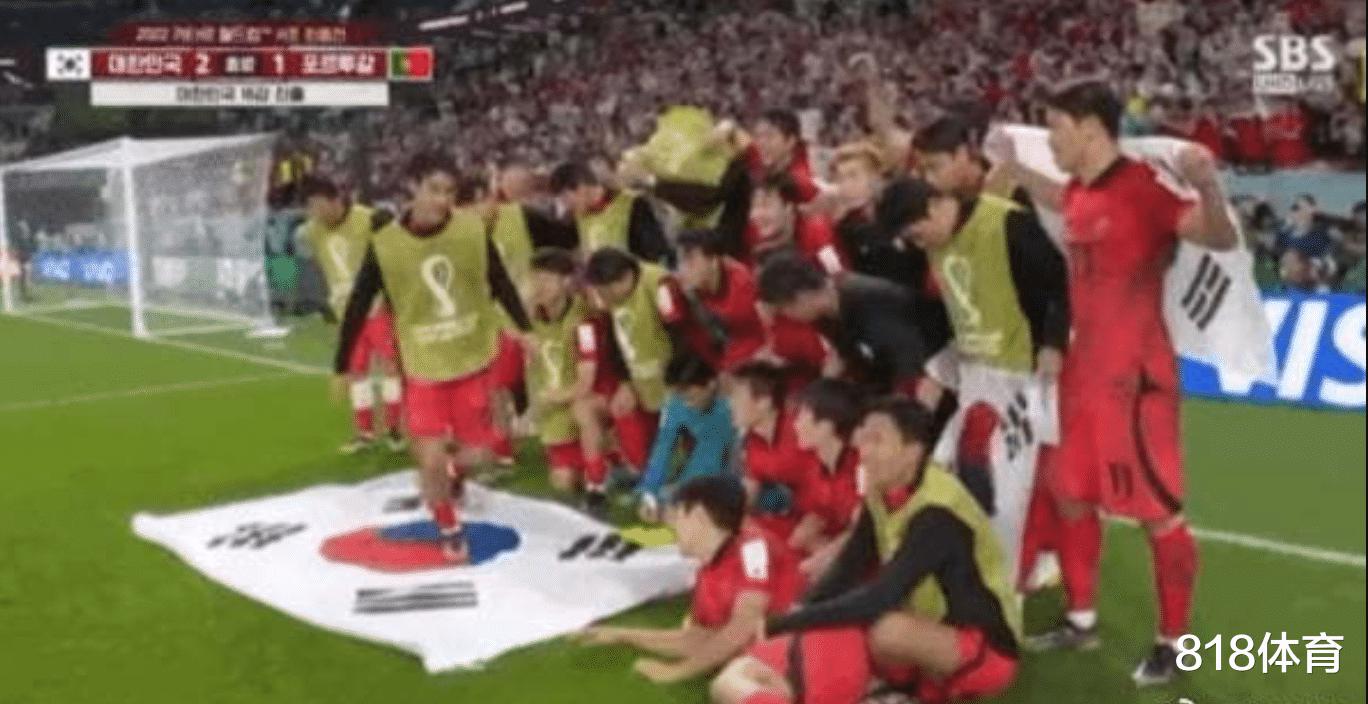 实惨! 韩国球员庆祝误踩太极旗被网暴: 你疯了吧! 丢人丢到全世界(3)