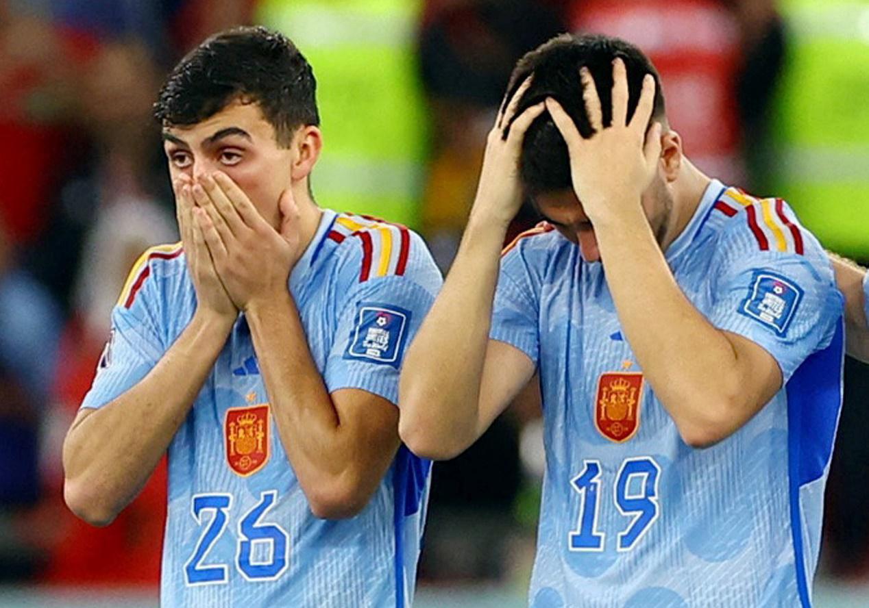 尴尬的金童双子星，西班牙世界杯出局，加维、佩德里惹众怒