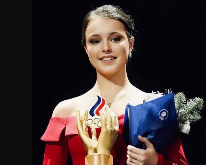 斩获“冬奥女子最佳运动员”奖！谢尔巴科娃再获荣誉+担当主持人(1)