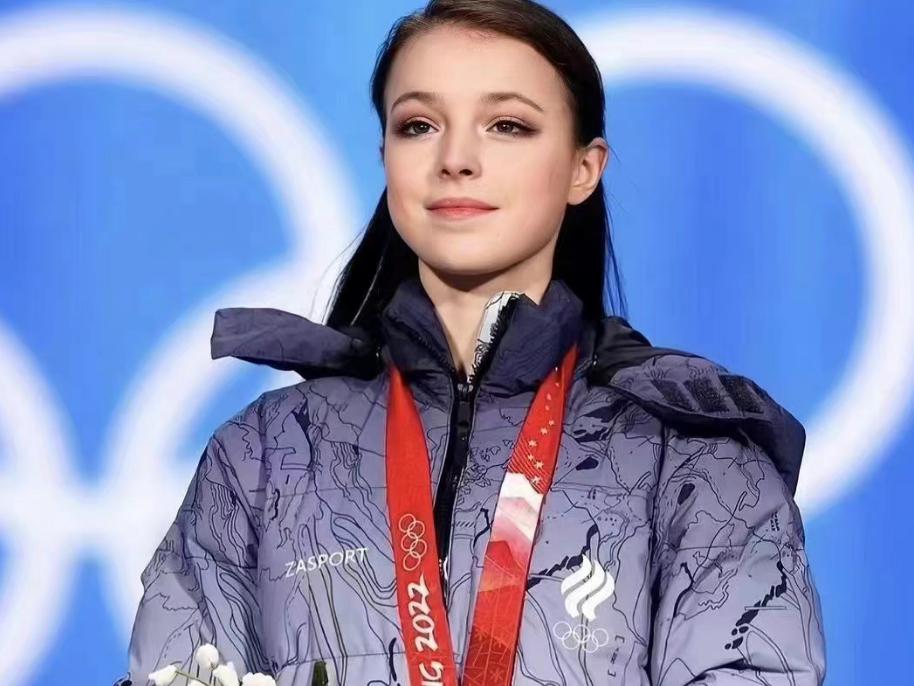 斩获“冬奥女子最佳运动员”奖！谢尔巴科娃再获荣誉+担当主持人(5)