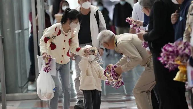 无脑吗，刚给中国游客挂黄牌，现又欢迎中国旅客来韩？(3)
