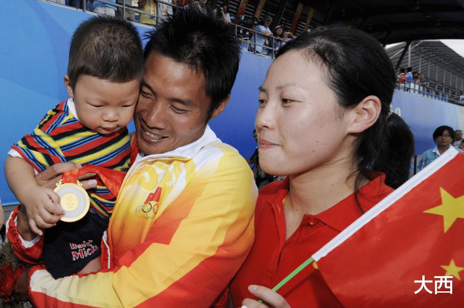 奥运冠军孟关良，46岁更壮硕了，成为副市长，弟子实力也很强(4)
