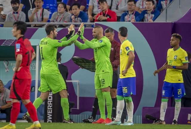 韩国球迷打7-1标语 巴西4-1+换三门出场强势回击 韩媒赛后表不满(2)