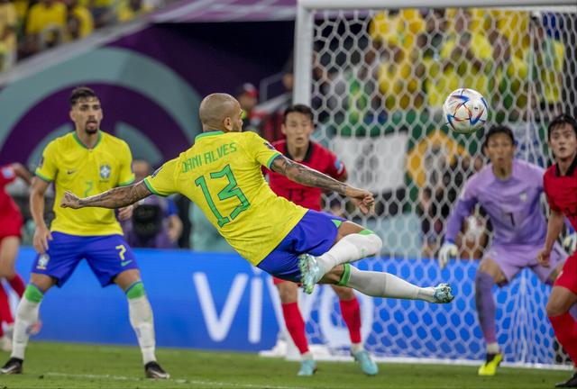 韩国球迷打7-1标语 巴西4-1+换三门出场强势回击 韩媒赛后表不满(3)