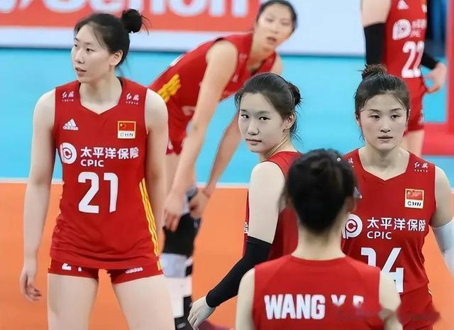 三大零零后球员无缘中国女排集训队，国家队选人令人看不懂(1)