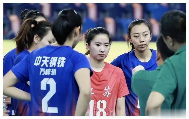 三大零零后球员无缘中国女排集训队，国家队选人令人看不懂(2)