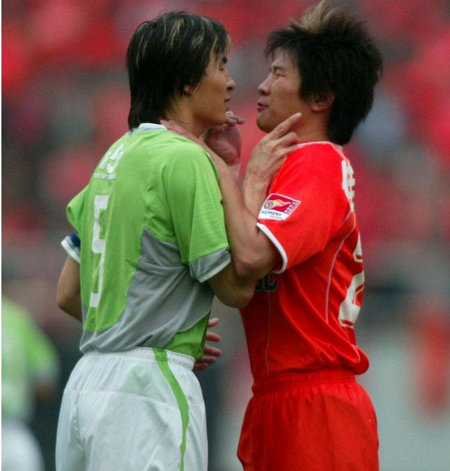 李玮锋回应掐日本球员脖子：当时很自豪是种荣耀，代表血性(4)
