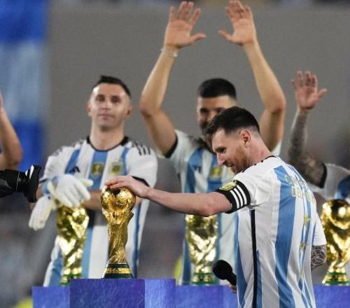阿根廷媒体Tyc消息：6月15日，阿根廷队在中国对阵中国队/澳大利亚队；6月19(1)