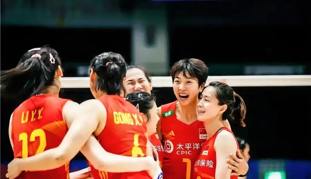 女排世锦赛，中国3:1荷兰，取得三连胜，两名球员立下头功

1、李盈莹
状态火热