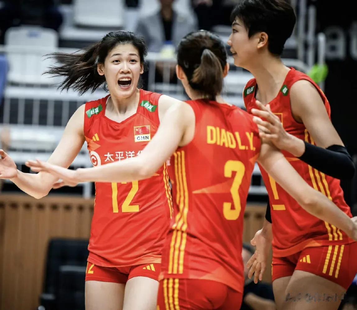 中国女排
三连败，挺正常的，排球这个项目没有哪支球队能一直雄霸的，中国女排前段时
