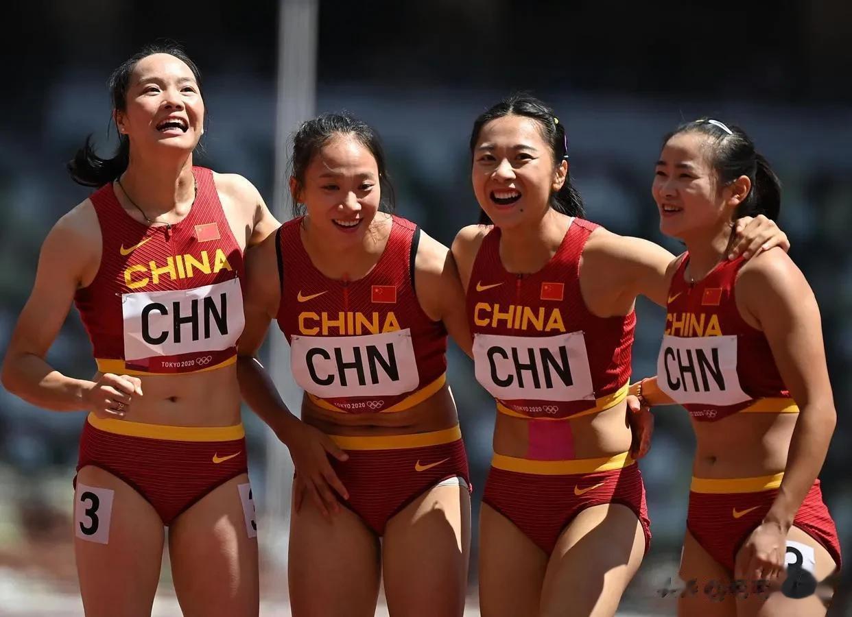 梁小静、韦永丽、黄瑰芬、李玉婷以43.35秒斩获4x100米接力冠军
中国女子接(3)