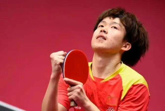 近日，国际乒联公布了最新一期世界排名。在男单项目上，中国球员王楚钦超越樊振东，个(3)