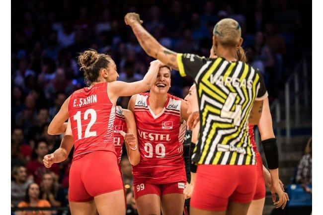女排世联赛土耳其3-1挫美国晋级决赛 与中国争冠(1)