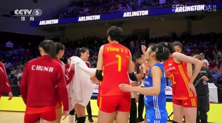 出乎意料！中国女排竟然1-3输给土耳其女排，无缘冠军，揭露4个输球事实！

1、(1)