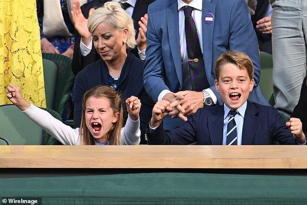 英国8岁夏洛特公主首现温网赛场，风头盖过哥哥